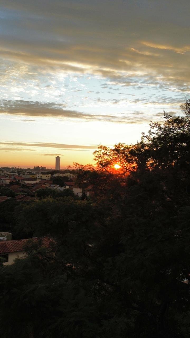 Sexta-feira de sol em toda a região de fronteira