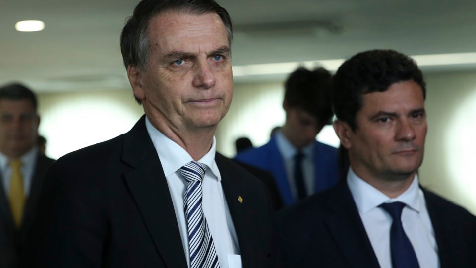 Moraes manda PGR reavaliar arquivamento de inquérito contra Bolsonaro