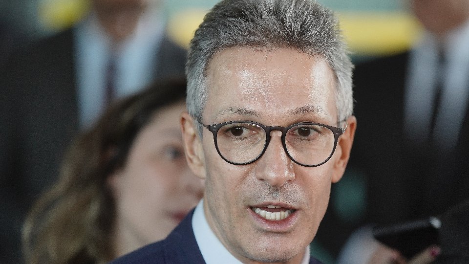 TSE nega cassação, mas multa Zema por propaganda irregular nas eleições de 2022