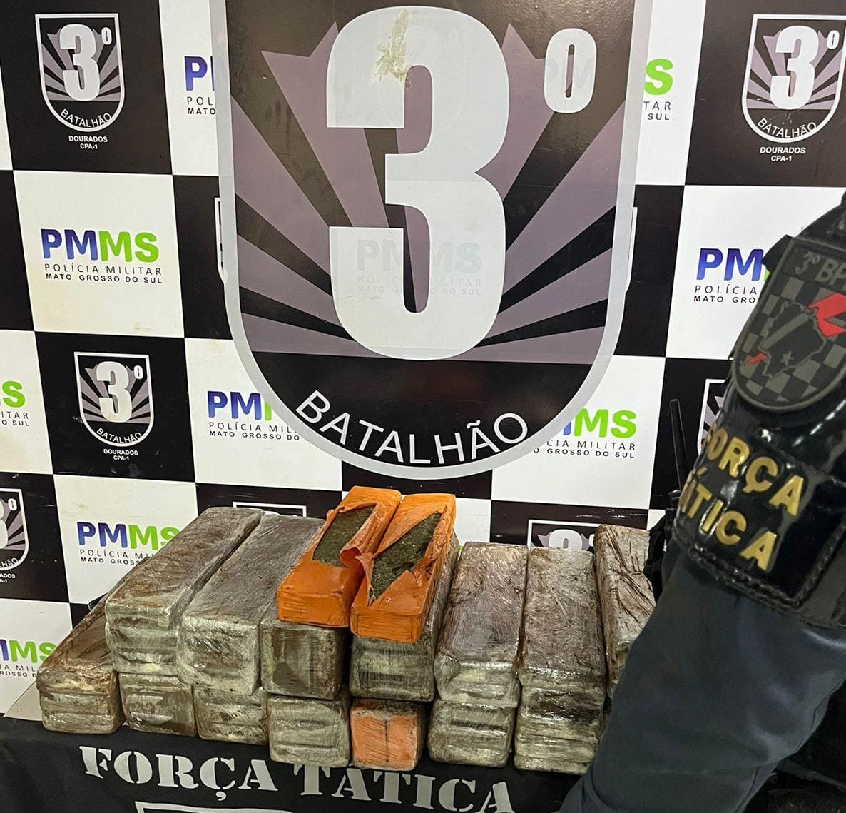 Mulher é presa na rodoviária com carga de maconha