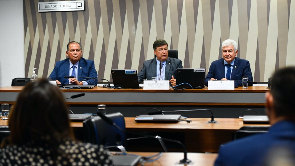 Senado debate inteligência artificial nas eleições, mas não considera riscos globais da tecnologia