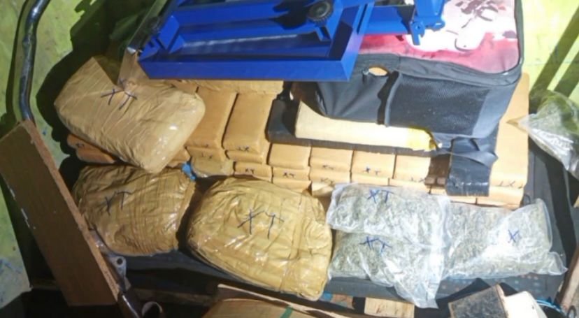 Dupla é presa com ‘trouxinhas’ de cocaína e maconha em Ponta Porã