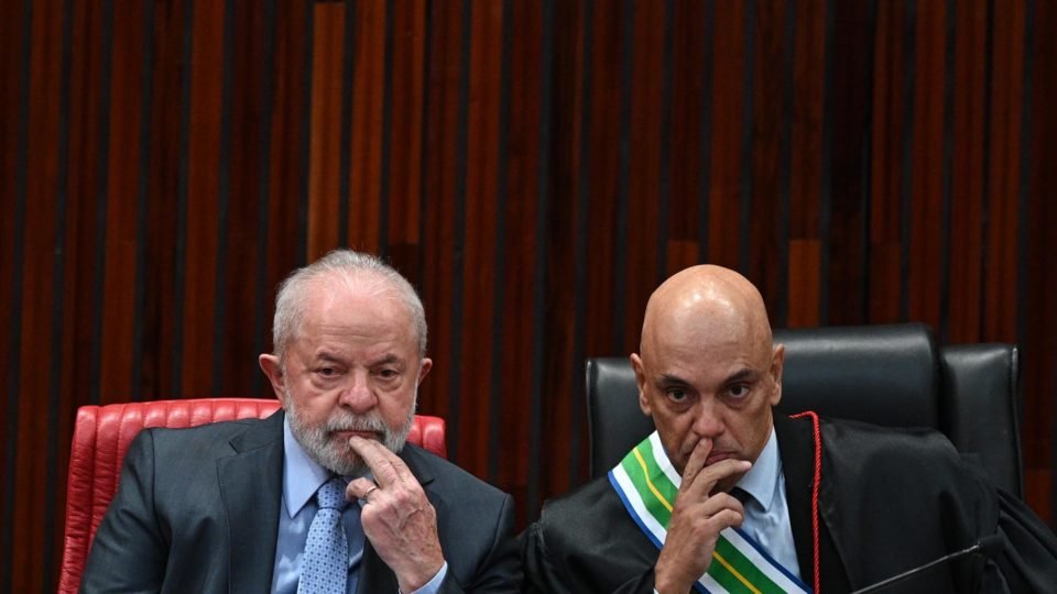 Estado brasileiro normaliza iniciativas para blindar autoridades de críticas
