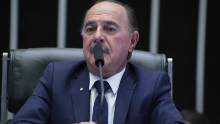 Deputado cobra explicações do Ministério da Saúde&hellip;