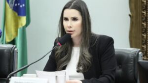“Atitudes de Moraes são incompatíveis com a…
