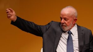 Lula faz fotos de campanha com candidatos…