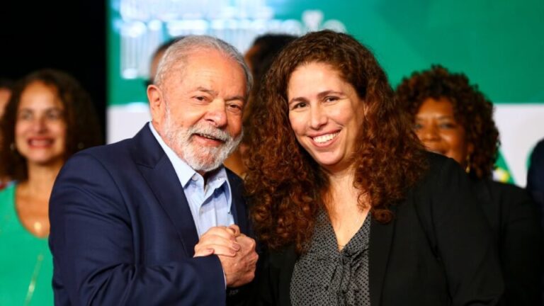 Projetos para cortar gasto com funcionalismo emperram…