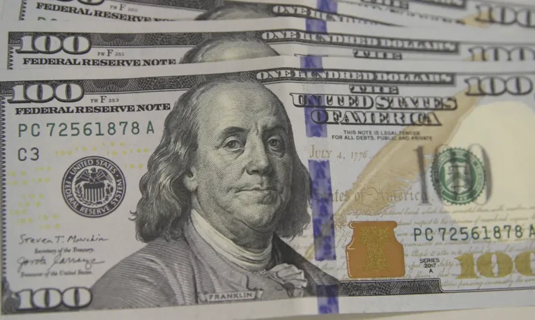Contas externas têm saldo negativo de US$…