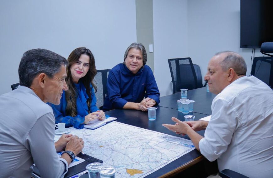 Deputado Caravina se reúne na SEILOG para buscar investimentos em infraestrutura para Taquarussu