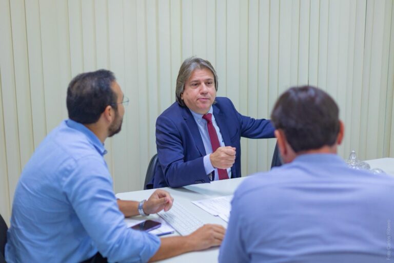 Deputado Caravina e prefeito Leandro discutem melhorias…